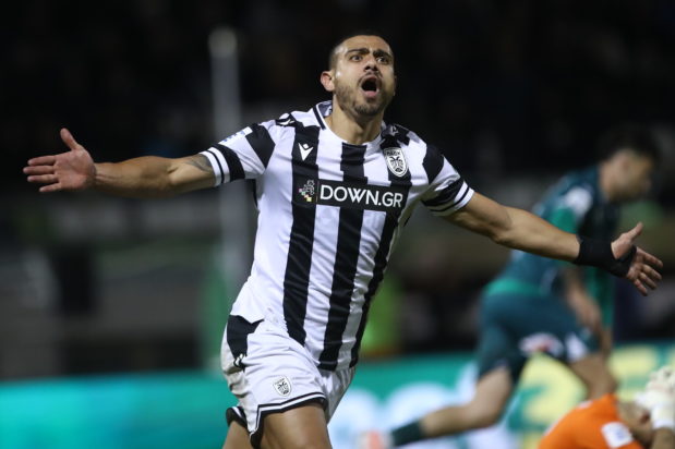 Λεβαδειακός - ΠΑΟΚ 2-3: Τεράστιο «διπλό» με ανατροπή και 10 παίκτες ο Δικέφαλος του Βορρά