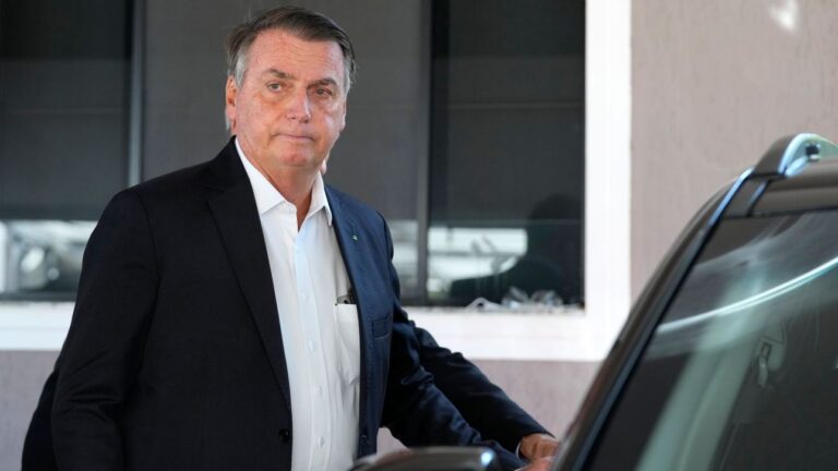Βραζιλία: Στη φυλακή μεταφέρεται ο Μπολσονάρο - Θα εκτίσει ποινή 27 ετών για απόπειρα πραξικοπήματος