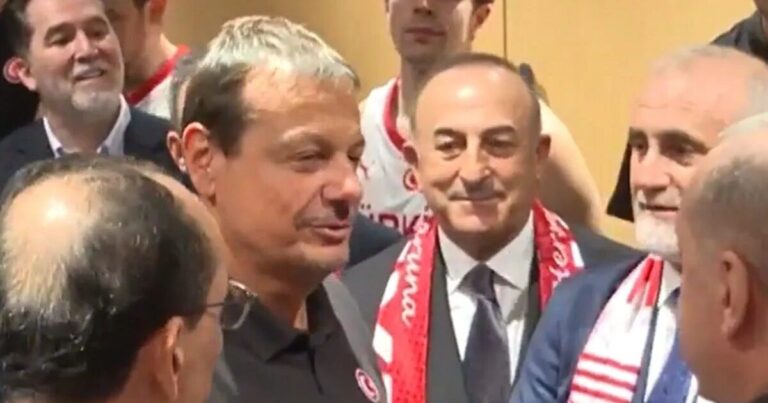 Ο Ταγίπ Ερντογάν στα αποδυτήρια της Εθνικής Τουρκίας: Τετ α τετ με Αταμάν και Όσμαν