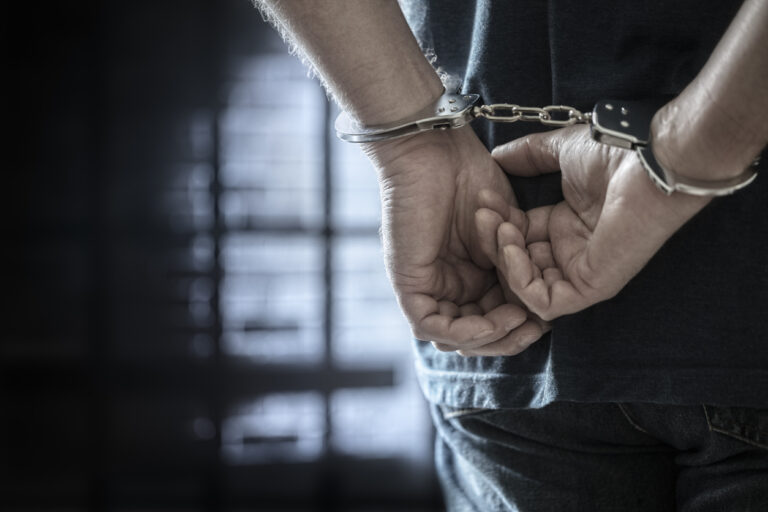 Διέρρηξαν κοινωνικό φαρμακείο στις Αχαρνές - Συνελήφθησαν 5 ανήλικοι και ένας ενήλικας