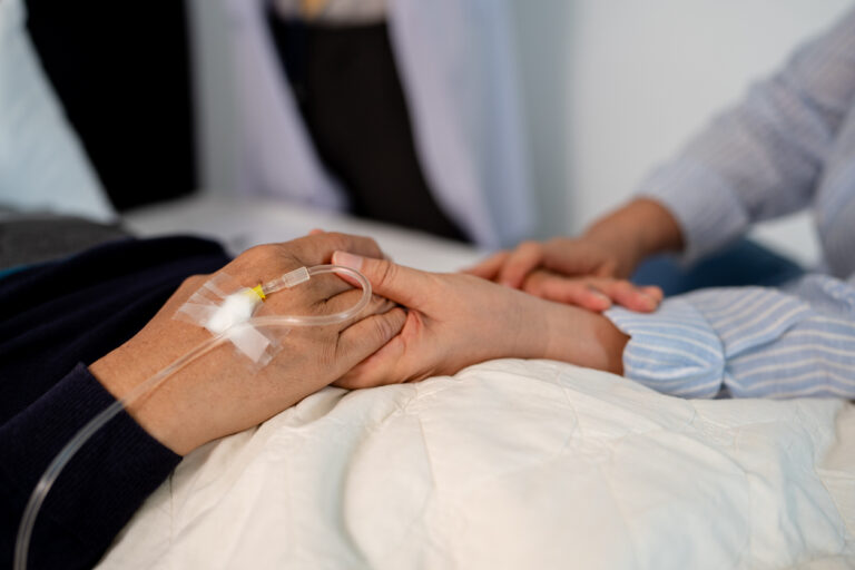 ΑΧΕΠΑ: Ζευγάρι νοσηλεύεται με οξεία ηπατική ανεπάρκεια αφού έφαγε μανιτάρια