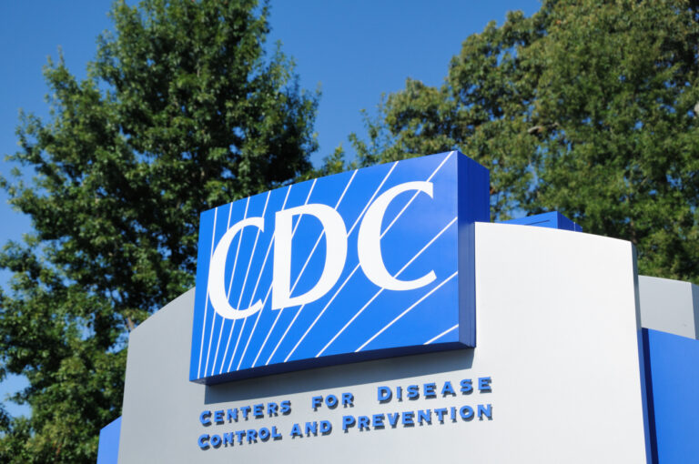 ΗΠΑ: Αναξιόπιστα πλέον τα CDC - Διαδίδουν ψευδή θεωρία για τα εμβόλια
