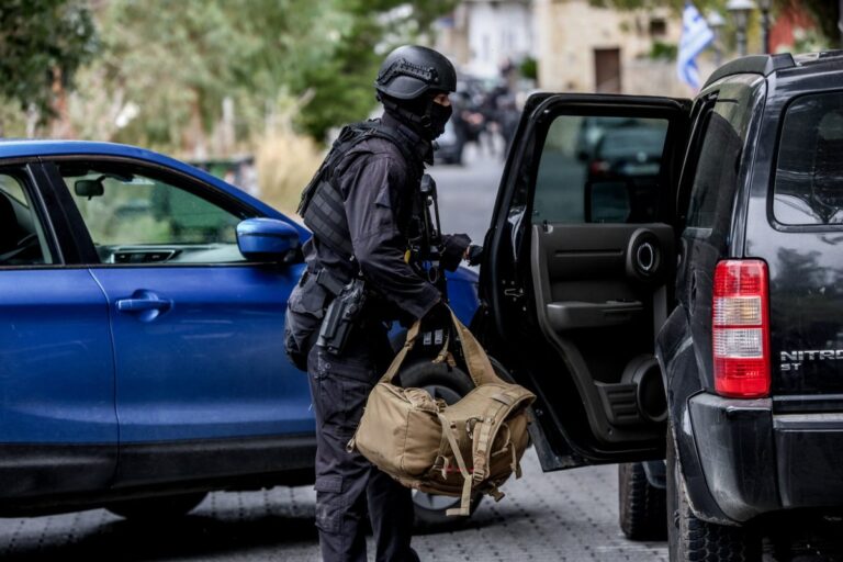 Παραδόθηκε και συνελήφθη ο αδελφός της νεκρής από τους πυροβολισμούς στα Βορίζια – Εκκρεμούσε ένταλμα εις βάρος του