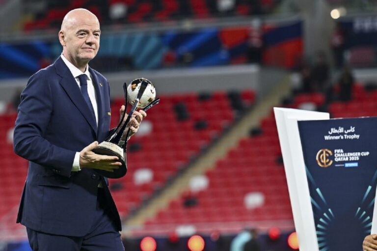 &Tau;&zeta;&iota;ά&nu;&iota; &Iota;&nu;&phi;&alpha;&nu;&tau;ί&nu;&omicron;, FIFA