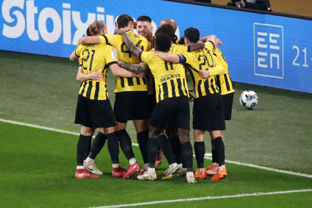 ΑΕΚ - ΟΦΗ 2-1: Γιορτές στην κορυφή με... ανατροπή
