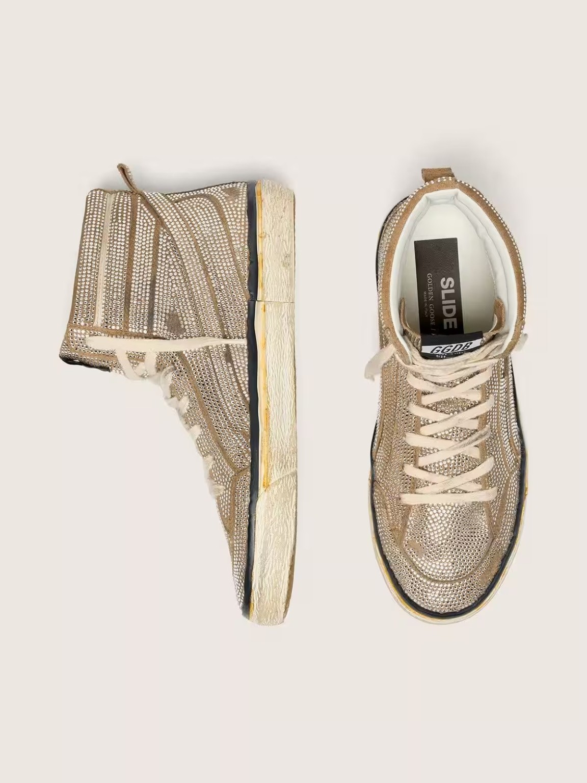 Golden Goose: &Tau;&alpha; &phi;&theta;&alpha;&rho;&mu;έ&nu;&alpha; sneakers &tau;&omega;&nu; 1.900 &epsilon;&upsilon;&rho;ώ &kappa;&alpha;&iota; &tau;&omicron; deal &tau;&omega;&nu; 2,5 &delta;&iota;&sigma;.
