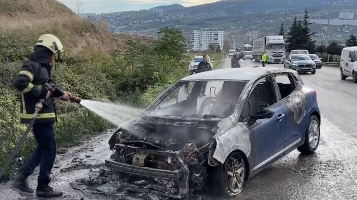&Sigma;ά&mu;&sigma;&omicron;&upsilon;&nu;&sigma;&pi;&omicron;&rho;: &Pi;&omicron;&delta;&omicron;&sigma;&phi;&alpha;&iota;&rho;&iota;&sigma;&tau;ή&sigmaf; &tau;&eta;&sigmaf; &alpha;&nu;&tau;&iota;&pi;ά&lambda;&omicron;&upsilon; &tau;&eta;&sigmaf; &Alpha;&Epsilon;&Kappa; &sigma;ώ&theta;&eta;&kappa;&epsilon;, &beta;&gamma;&alpha;ί&nu;&omicron;&nu;&tau;&alpha;&sigmaf; &alpha;&pi;ό &tau;&omicron; &phi;&lambda;&epsilon;&gamma;ό&mu;&epsilon;&nu;&omicron; &alpha;&upsilon;&tau;&omicron;&kappa;ί&nu;&eta;&tau;ό &tau;&omicron;&upsilon;