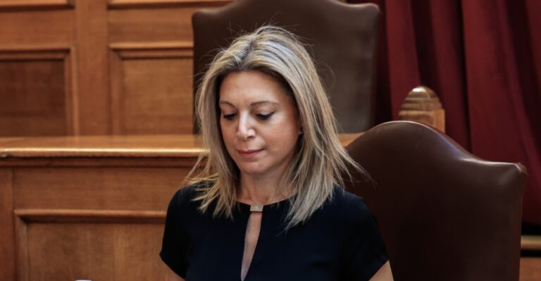 «Εμείς πολεμάμε για την εφαρμογή του νόμου» λέει η Καρυστιανού