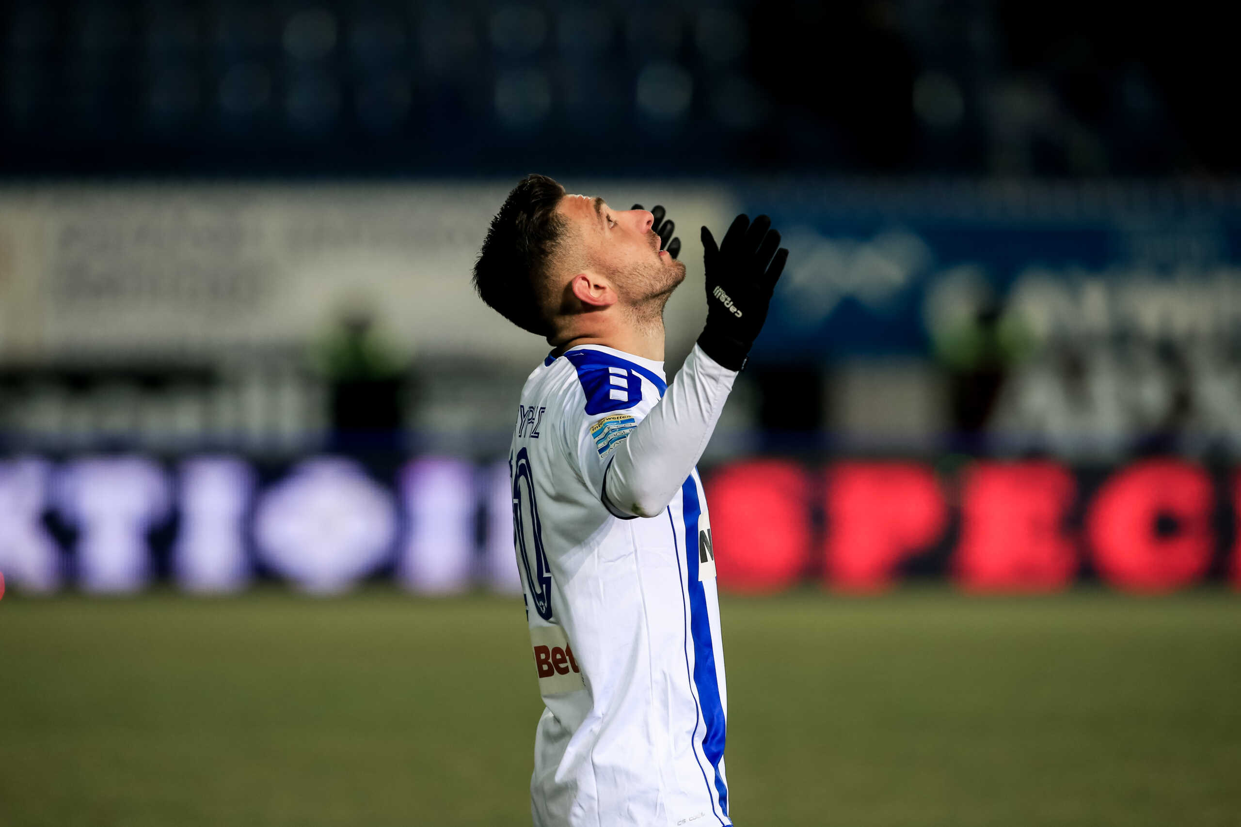 &Omicron; &Kappa;&omicron;&upsilon;&lambda;&omicron;ύ&rho;&eta;&sigmaf; &sigma;&epsilon; &alpha;&gamma;ώ&nu;&alpha; &tau;&eta;&sigmaf; Super League