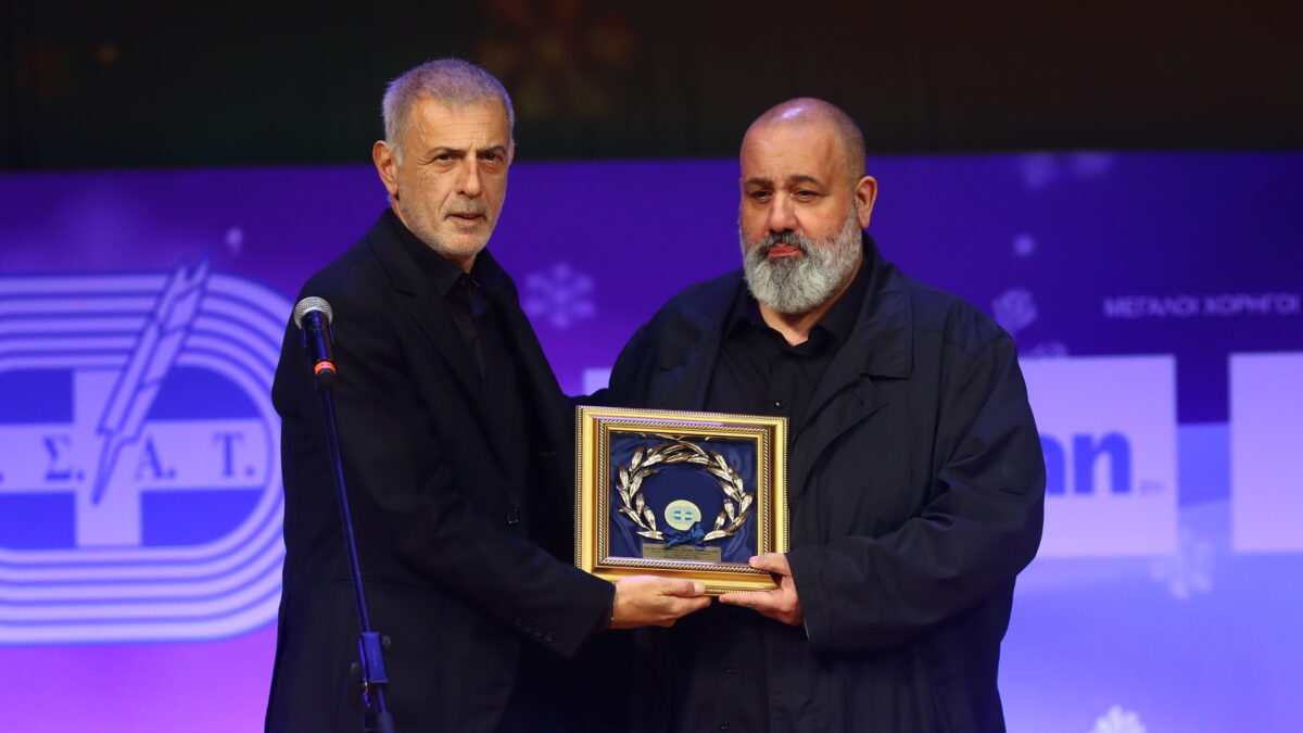 &Omicron; &alpha;&nu;&tau;&iota;&pi;&rho;ό&epsilon;&delta;&rho;&omicron;&sigmaf; &tau;&omicron;&upsilon; &Omicron;&lambda;&upsilon;&mu;&pi;&iota;&alpha;&kappa;&omicron;ύ, &Kappa;ώ&sigma;&tau;&alpha;&sigmaf; &Kappa;&alpha;&rho;&alpha;&pi;&alpha;&pi;ά&sigmaf; &pi;&alpha;&rho;έ&lambda;&alpha;&beta;&epsilon; &tau;&omicron; &beta;&rho;&alpha;&beta;&epsilon;ί&omicron; &gamma;&iota;&alpha; &tau;&omicron;&nu; &Beta;&alpha;&gamma;&gamma;έ&lambda;&eta; &Mu;&alpha;&rho;&iota;&nu;ά&kappa;&eta; (&Mu;&Alpha;&Rho;&Kappa;&Omicron;&Sigma; &Chi;&Omicron;&Upsilon;&Zeta;&Omicron;&Upsilon;&Rho;&Eta;&Sigma;