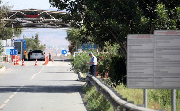 Εντατικοποίηση των μέτρων στα οδοφράγματα για αφθώδη πυρετό