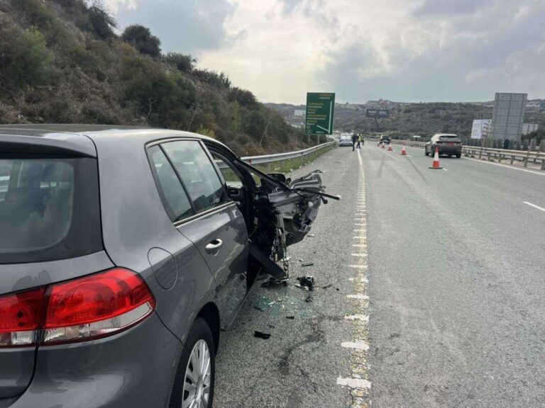 Νέο θανατηφόρο: Στάθμευσε στην άκρη του αυτοκινητόδρομου και παρασύρθηκε από βαν