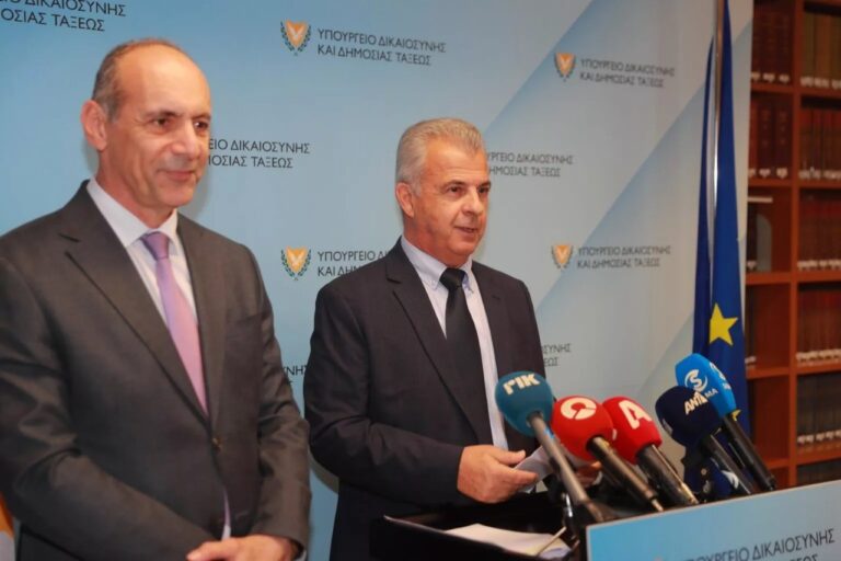Ο νέος υπουργός έχει να παλέψει με το τέρας της διαφθοράς