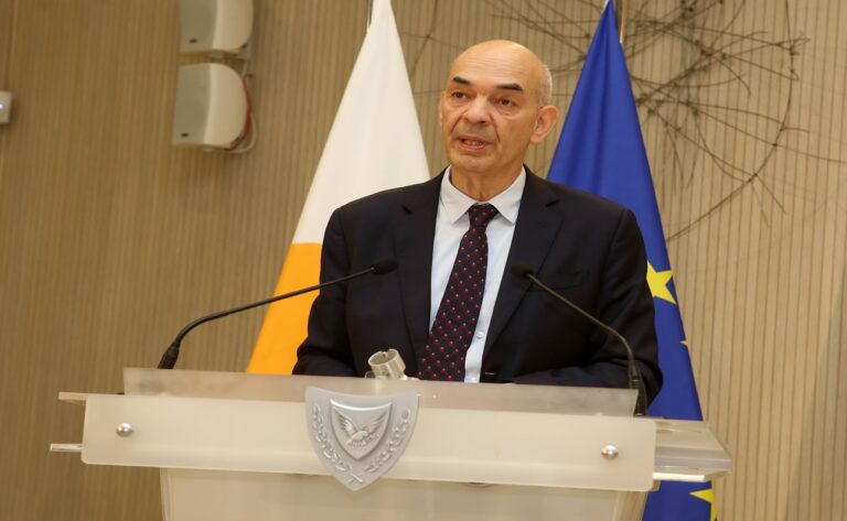 Συγκεκριμένα μέτρα για αποτροπή θανατηφόρων τροχαίων λόγω κινητών, λέει ο Βαφεάδης | Typos