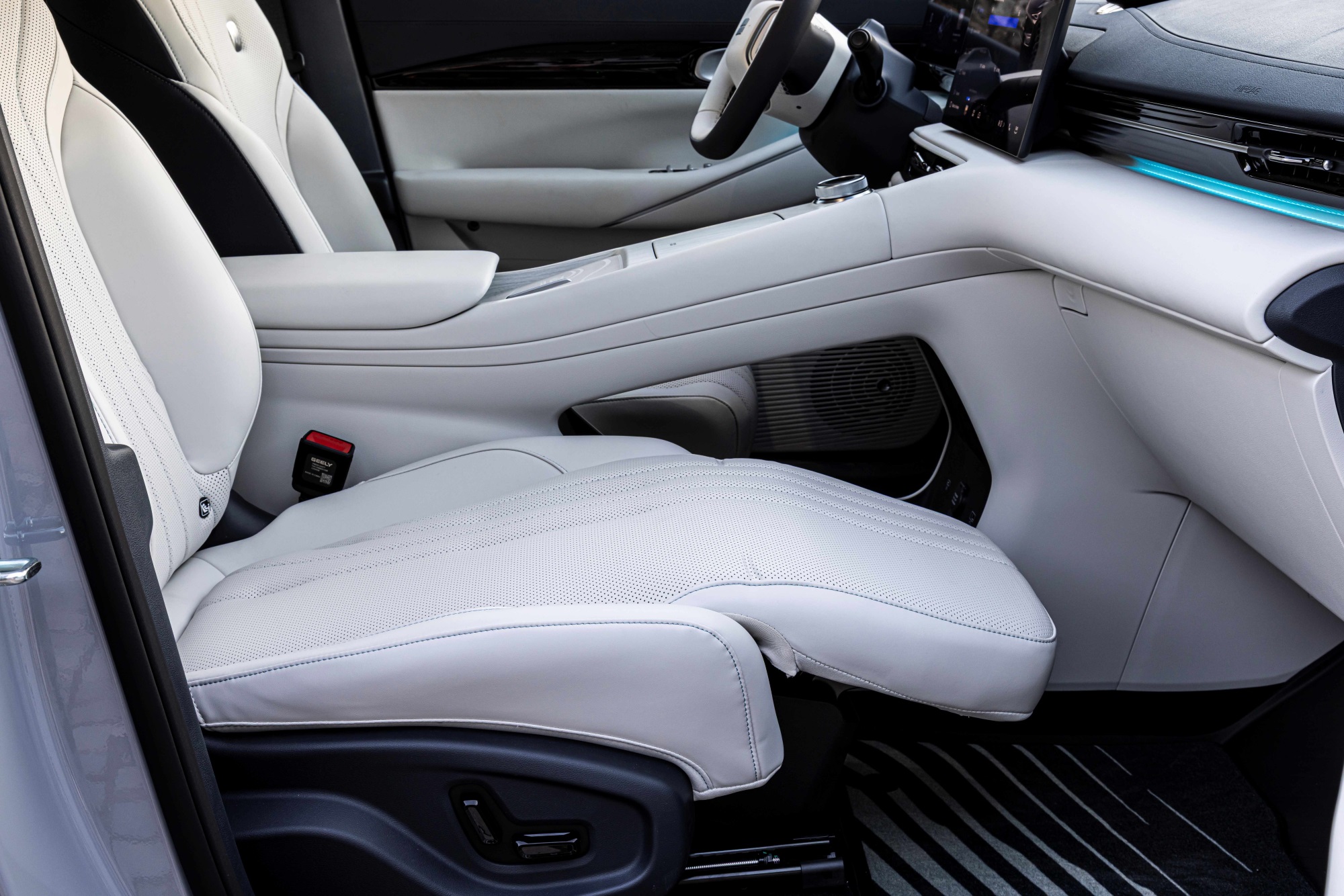 Geely EX5