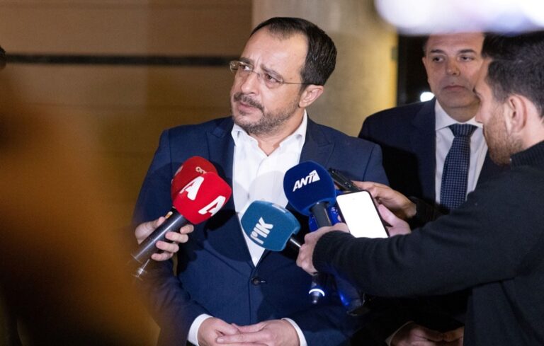 Πρώτη τοποθέτηση ΠτΔ μετά το επίμαχο βίντεο | Typos