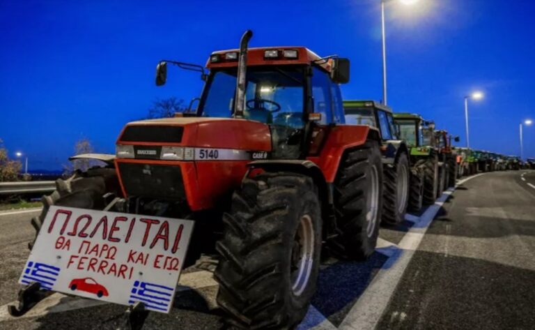 Με μπαράζ αποκλεισμών απαντούν οι αγρότες στα μέτρα της ελληνικής κυβέρνησης