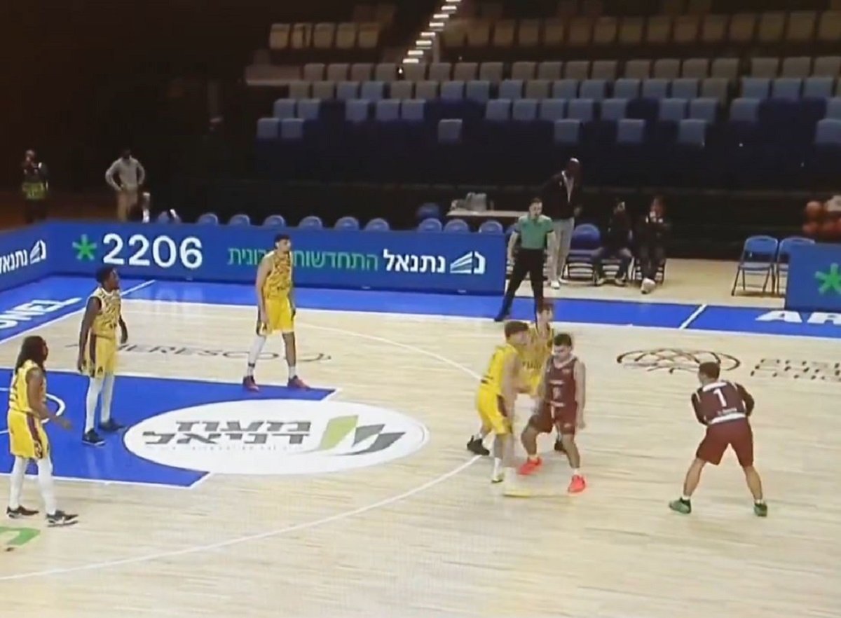 &Alpha;&gamma;ώ&nu;&alpha;&sigmaf;-&phi;&iota;ά&sigma;&kappa;&omicron; &sigma;&tau;&omicron; Basketball Champions League: &Eta; &Tau;&rho;ά&pi;&alpha;&nu;&iota; &pi;&alpha;&rho;&alpha;&tau;ά&chi;&theta;&eta;&kappa;&epsilon; &mu;&epsilon; &mu;ό&lambda;&iota;&sigmaf; 5 &pi;&alpha;ί&kappa;&tau;&epsilon;&sigmaf; &kappa;ό&nu;&tau;&rho;&alpha; &sigma;&tau;&eta; &Chi;&omicron;&lambda;ό&nu; &ndash; &Tau;&omicron; &pi;&alpha;&iota;&chi;&nu;ί&delta;&iota; &delta;&iota;&epsilon;&kappa;ό&pi;&eta; &sigma;&tau;&omicron; 7&prime; &ndash; &Beta;&Iota;&Nu;&Tau;&Epsilon;&Omicron;