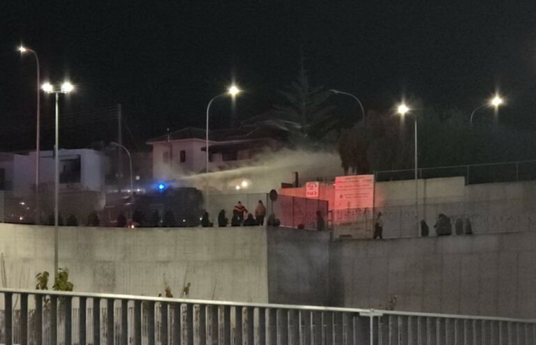 Δύο συλλήψεις, 2 αστυνομικοί τραυματίες, ζημιές σε περιπολικό μετά το ντέρμπι στη Λεμεσό
