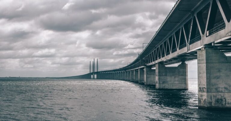Øresund: Το σκανδιναβικό κόσμημα των 4,1 δισ. ευρώ που κοστίζει 31€ για να το διασχίσεις