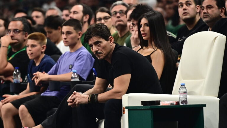 &Omicron; &Delta;&eta;&mu;ή&tau;&rho;&eta;&sigmaf; &Gamma;&iota;&alpha;&nu;&nu;&alpha;&kappa;ό&pi;&omicron;&upsilon;&lambda;&omicron;&sigmaf; &sigma;&tau;&eta;&nu; &pi;&omicron;&lambda;&upsilon;&theta;&rho;ό&nu;&alpha; &tau;&omicron;&upsilon; &Omicron;&Alpha;&Kappa;&Alpha; (&Gamma;&Iota;&Omega;&Rho;&Gamma;&Omicron;&Sigma; &Mu;&Alpha;&Tau;&Theta;&Alpha;&Iota;&Omicron;&Sigma;