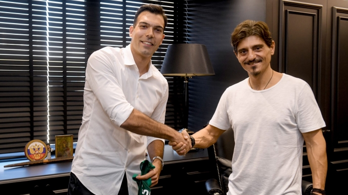 &Omicron; &Kappa;ώ&sigma;&tau;&alpha;&sigmaf; &Sigma;&lambda;&omicron;ύ&kappa;&alpha;&sigmaf; &mu;&epsilon; &tau;&omicron;&nu; &Delta;&eta;&mu;ή&tau;&rho;&eta; &Gamma;&iota;&alpha;&nu;&nu;&alpha;&kappa;ό&pi;&omicron;&upsilon;&lambda;&omicron;