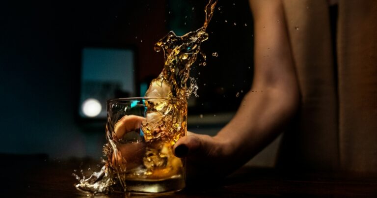 Dry January: Τι θα συμβεί στην αρτηριακή σου πίεση εάν κόψεις το αλκοόλ για ένα μήνα