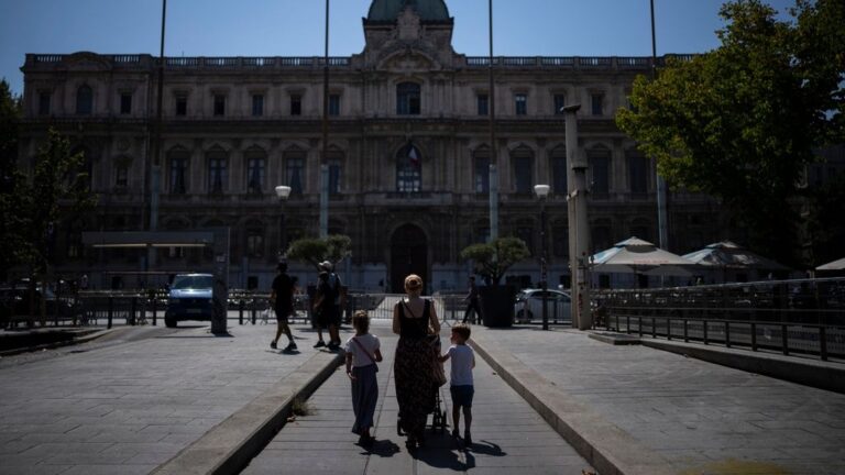 Ασυνήθιστα υψηλές θερμοκρασίες στη Γαλλία εν μέσω χειμώνα - Kοντά στους 30 βαθμούς ο υδράργυρος