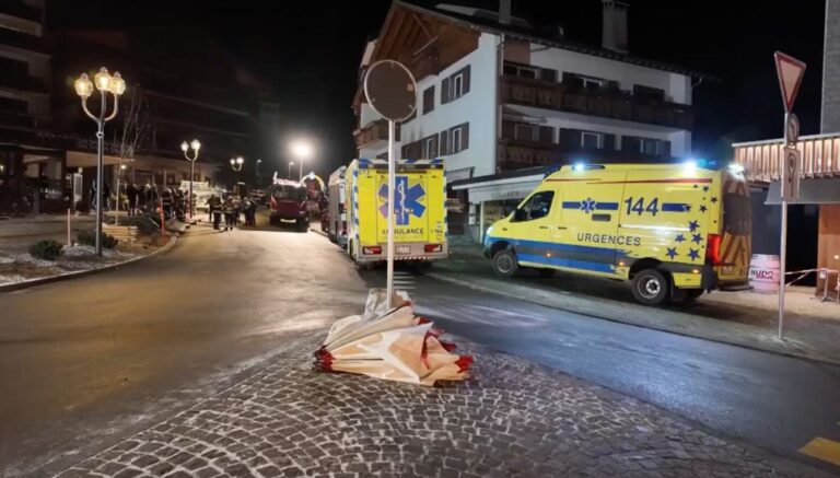 Βίντεο ντοκουμέντο από τη στιγμή που ξεσπά η φωτιά στο μπαρ στο Κραν Μοντανά