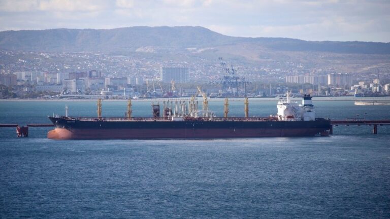 Το Λονδίνο ανακοινώνει μια μεγάλη δέσμη κυρώσεων κατά της Μόσχας