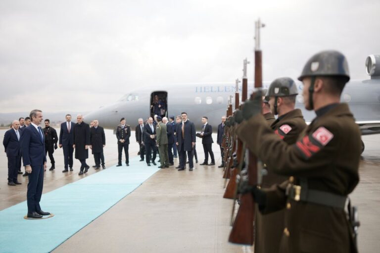 Καρέ - καρέ η συνάντηση Κυριάκου Μητσοτάκη και Ρετζέπ Ταγίπ Ερντογάν στην Άγκυρα