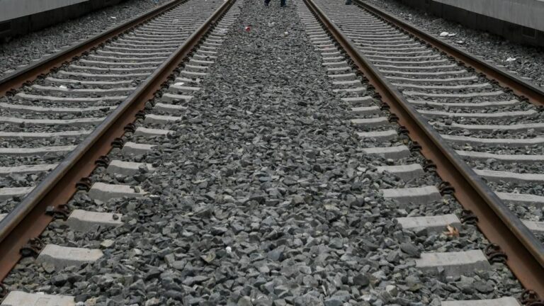 Εκτροχιασμός τρένου καυσίμων στη Ρωσία - Μεγάλη φωτιά στις σιδηροδρομικές γραμμές