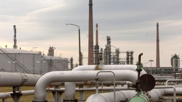 ΕΕ: Δεν υπάρχει κίνδυνος έλλειψης πετρελαίου διαβεβαιώνει η Κομισιόν την Ουγγαρία και την Σλοβακία