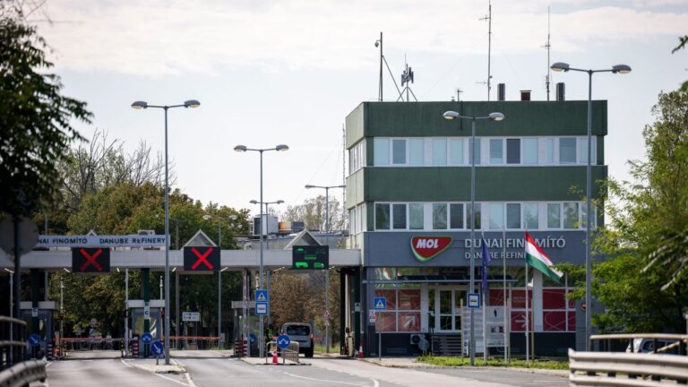 Η Ουγγαρία αποδεσμεύει 1.8 εκατομμύρια βαρέλια αργού πετρελαίου από τα στρατηγικά της αποθέματα