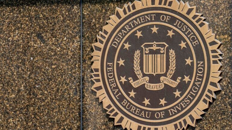 Το FBI απέλυσε έξι πράκτορες που συνδέονται με την έρευνα για παρακράτηση εγγράφων από τον Τραμπ