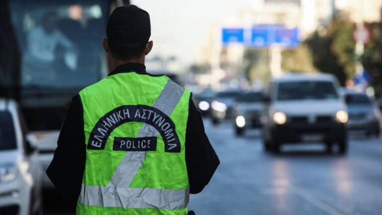 Ομόνοια: Διακοπή της κυκλοφορίας λόγω καθίζησης του οδοστρώματος στην οδό Γερανίου