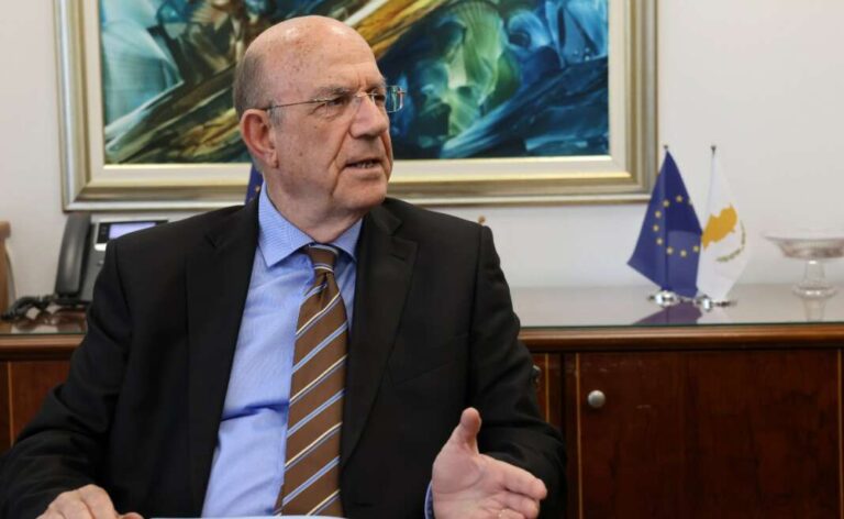 ΥΠΟΙΚ: Μείωση ΜΕΔ, αλλά παραμένει υψηλό ποσοστό συγκριτικά