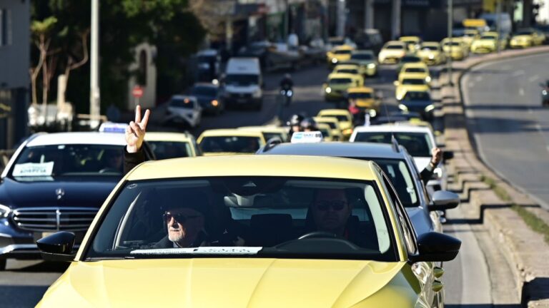 Τριήμερο «χειρόφρενο» από σήμερα στα ταξί στην Αττική: Πορεία προς το υπουργείο Μεταφορών