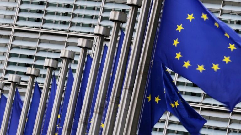Η αντίδραση της ΕΕ για την απόρριψη των δασμών Τραμπ: «Αναλύουμε προσεκτικά την απόφαση»