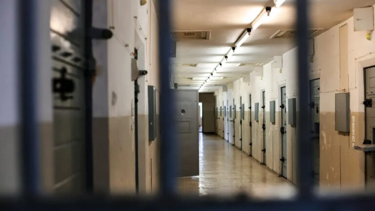 Ρωσία: Κωμικός καταδικάστηκε σε σχεδόν έξι χρόνια φυλάκιση για ένα αστείο