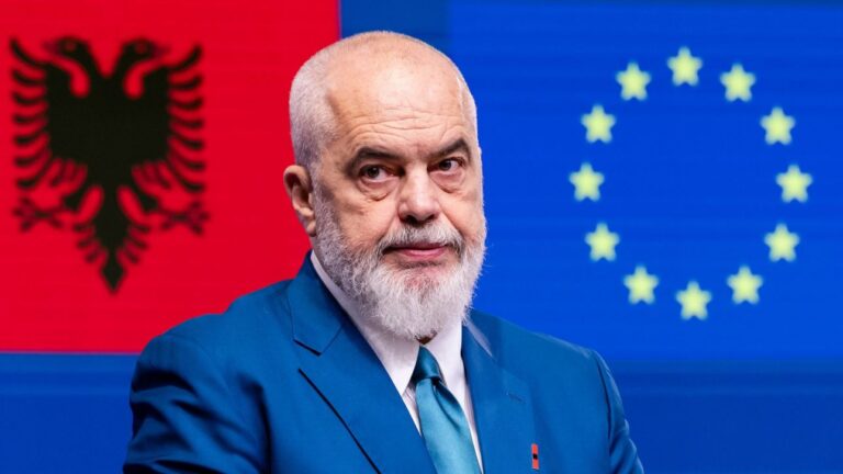 Αλβανία: Στα «σκαριά» νόμος που διατηρεί στα καθήκοντά τους υπουργούς υπό ποινική έρευνα