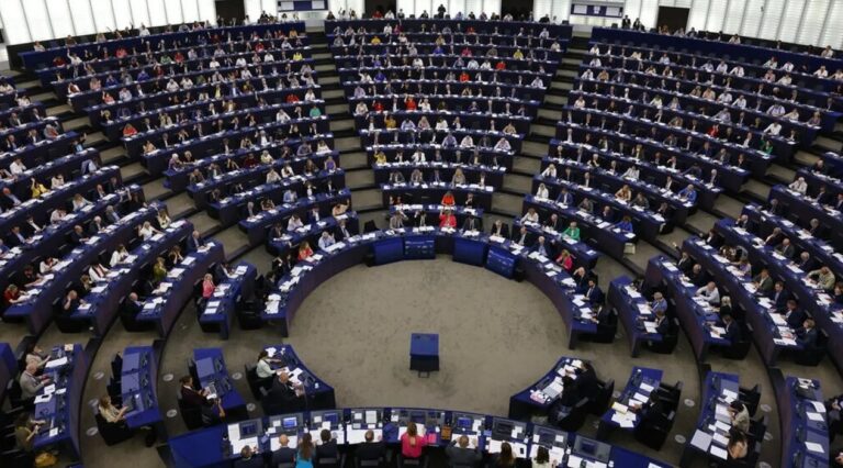 Πράσινο φως από το Ευρωπαϊκό Κοινοβούλιο σε κατάλογο «ασφαλών χωρών» και νέες διαδικασίες ασύλου