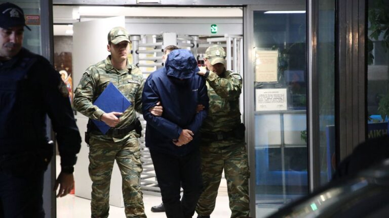 «Απειλούσαν την κόρη μου και την οικογένεια μου»: Οι ισχυρισμοί του σμήναρχου κατασκόπου