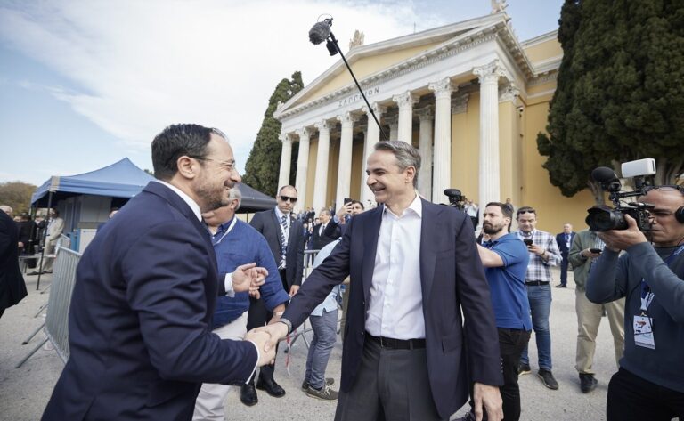 Τηλεφωνική επικοινωνία του Προέδρου με Μητσοτάκη