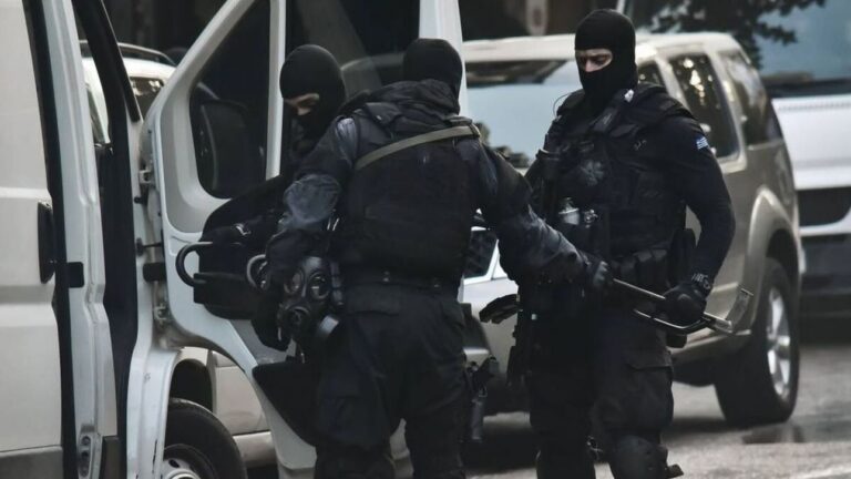 Αστυνομική επιχείρηση στον Βόλο για ναρκωτικά και όπλα - Συνελήφθη συγγενής κτηνοτρόφου συνδικαλιστή