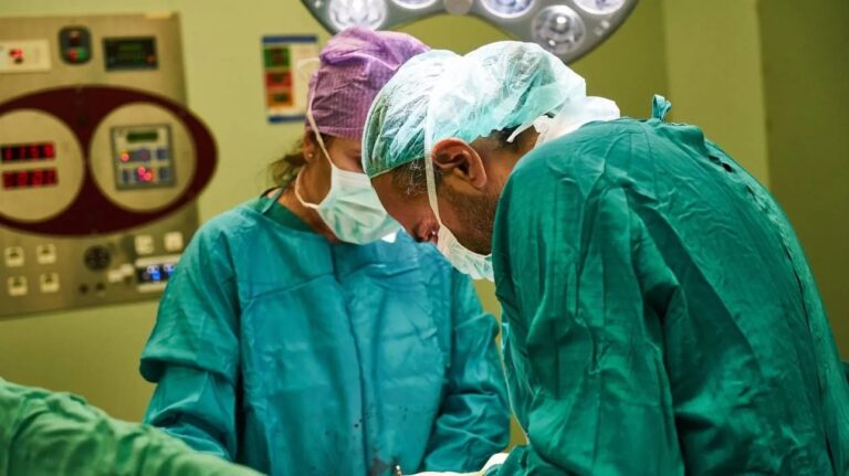 Ιταλία: Έκκληση της μητέρας στον πάπα για τον δίχρονο που κινδυνεύει μετά τη μεταμόσχευση καρδιάς