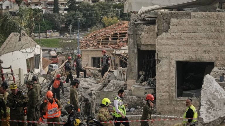 Χεζμπολάχ: Ομοβροντία «προηγμένων πυραύλων» στρατιωτική βάση κοντά στο Τελ Αβίβ