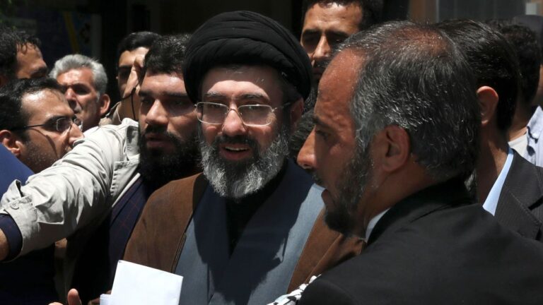 Άφαντος παραμένει ο Μοτζτάμπα Χαμενεΐ, ενώ CIA και Μοσάντ αναζητούν ίχνη ζωής του