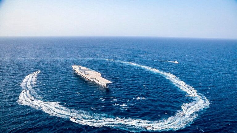 CNNi: «Πολύ επικίνδυνο» το σχέδιο συνοδείας δεξαμενόπλοιων στα Στενά του Ορμούζ