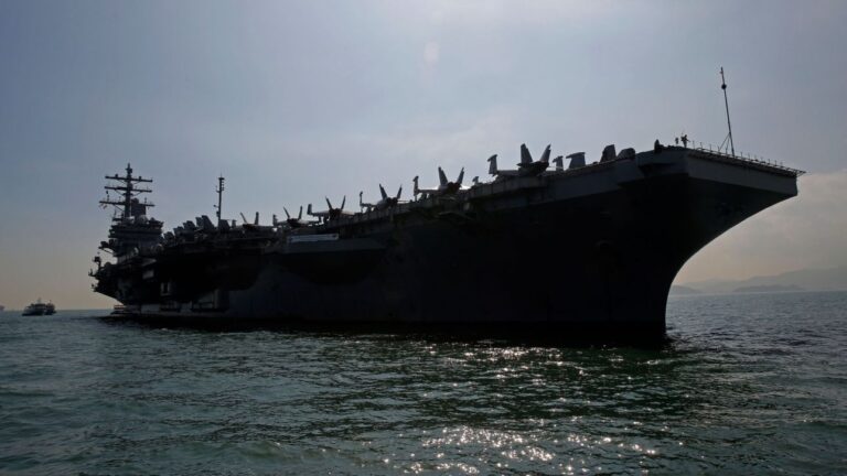 Το αεροπλανοφόρο USS Boxer και 2.500 πεζοναύτες στέλνουν οι ΗΠΑ στη Μέση Ανατολή